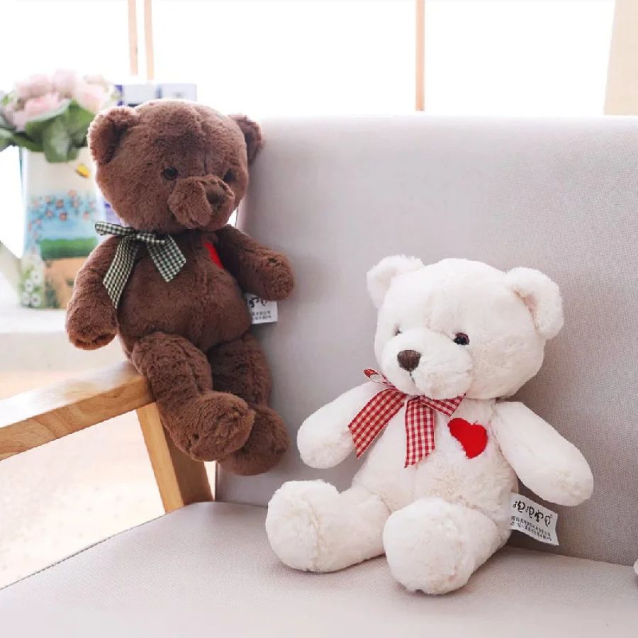 Ours en Peluche Douce avec Cœur Rouge et Nœud à Carreaux