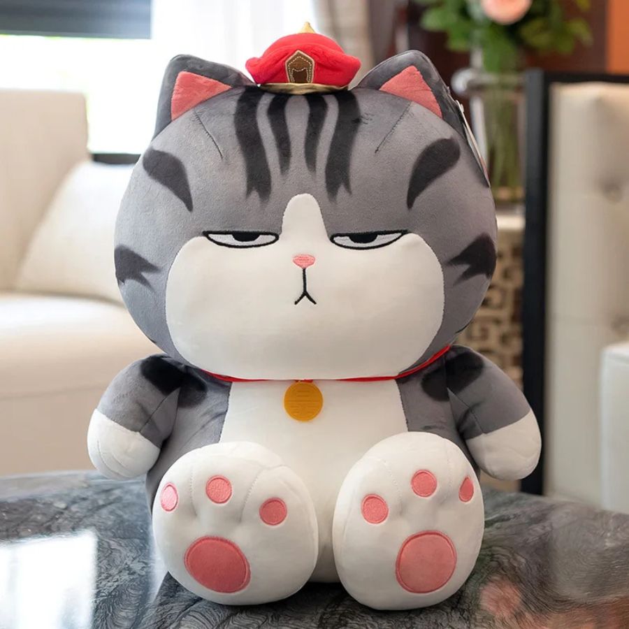 Peluche Chat Gris Tigré Grincheux au Chapeau Rouge