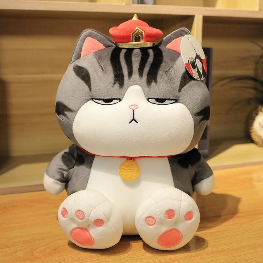 Peluche Chat Gris Tigré Grincheux au Chapeau Rouge