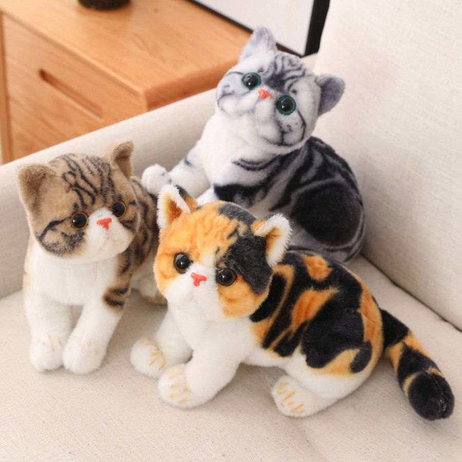 Peluche Chat Calico aux Grands Yeux