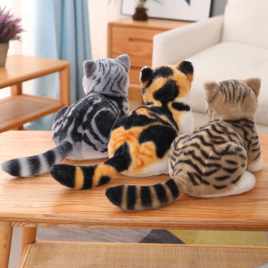Peluche Chat Calico aux Grands Yeux