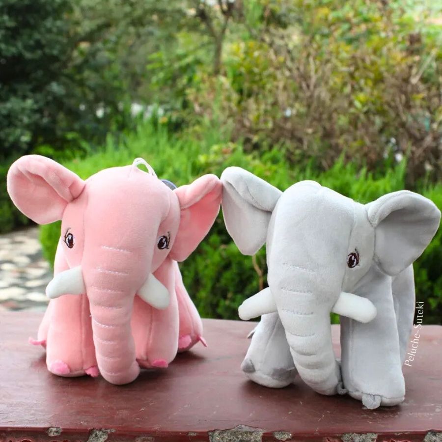 Peluche Éléphant Rose Poudré avec Yeux Brodés