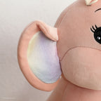 Peluche Éléphant Gris Clair avec Oreilles Irisées et Cils