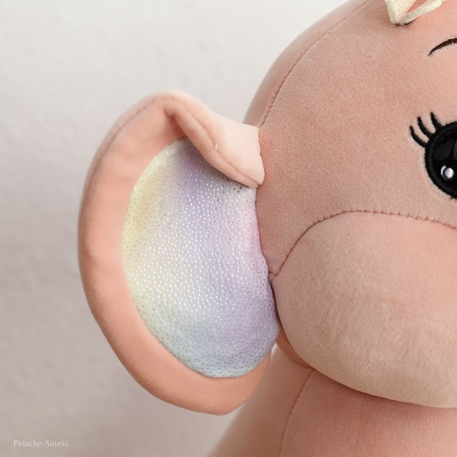 Peluche Éléphant Gris Clair avec Oreilles Irisées et Cils