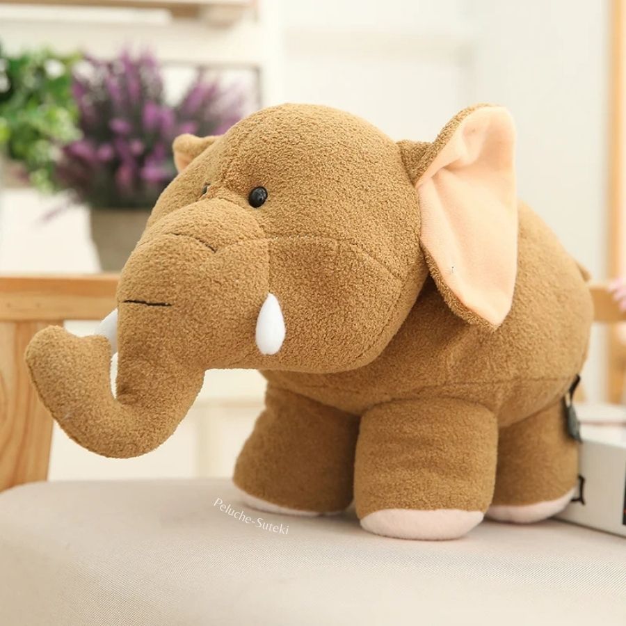 Peluche Éléphant Douce Marron Clair aux Oreilles Roses