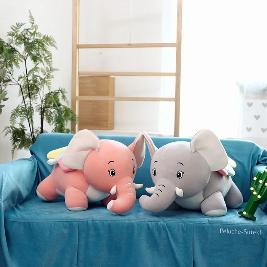 Peluche Éléphant Rose ou Grise à Ailes et Défenses