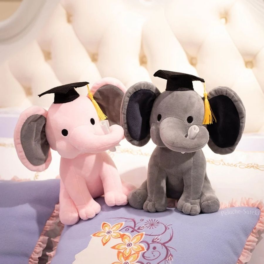 Peluche Éléphant Rose à Chapeau de Diplômé