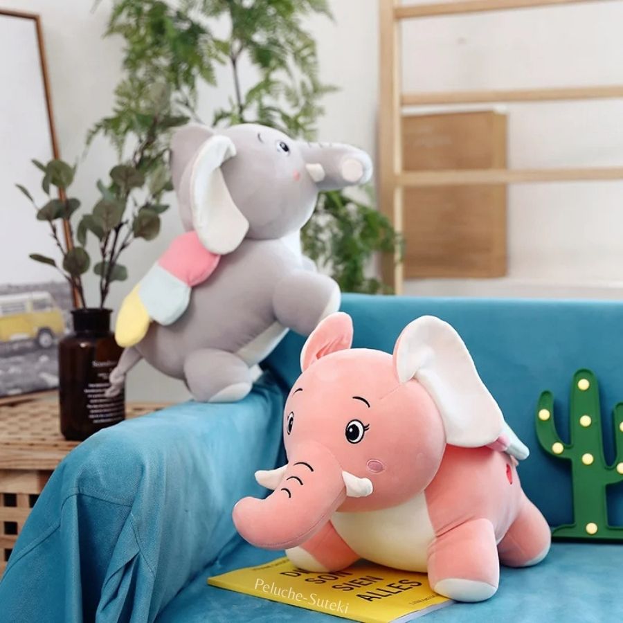 Peluche Éléphant Rose ou Grise à Ailes et Défenses