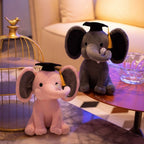 Peluche Éléphant Rose à Chapeau de Diplômé