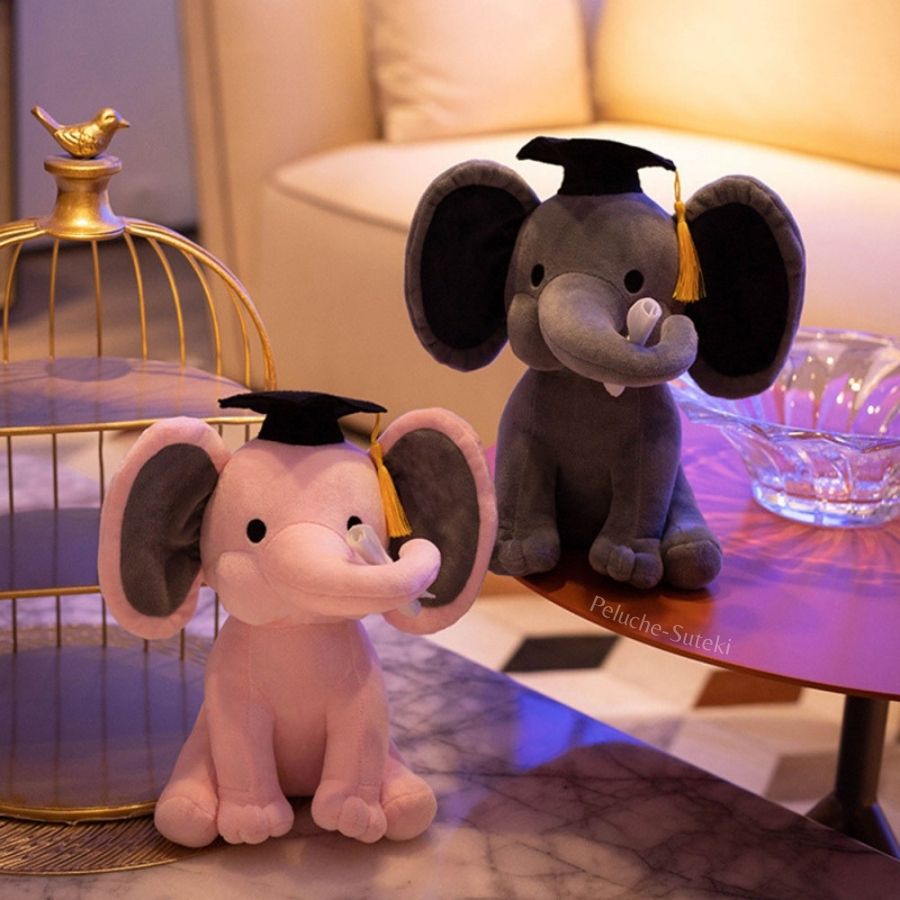 Peluche Éléphant Rose à Chapeau de Diplômé