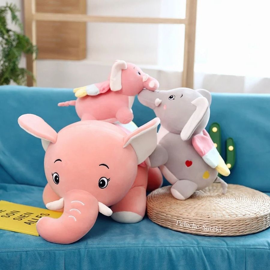 Peluche Éléphant Rose ou Grise à Ailes et Défenses