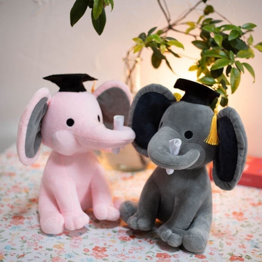 Peluche Éléphant Rose à Chapeau de Diplômé
