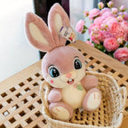 Peluche Lapin Marron Clair aux Yeux Bleus et Carotte