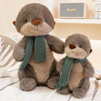 Peluche Loutre Gris-Brun avec Écharpe Vert Sapin