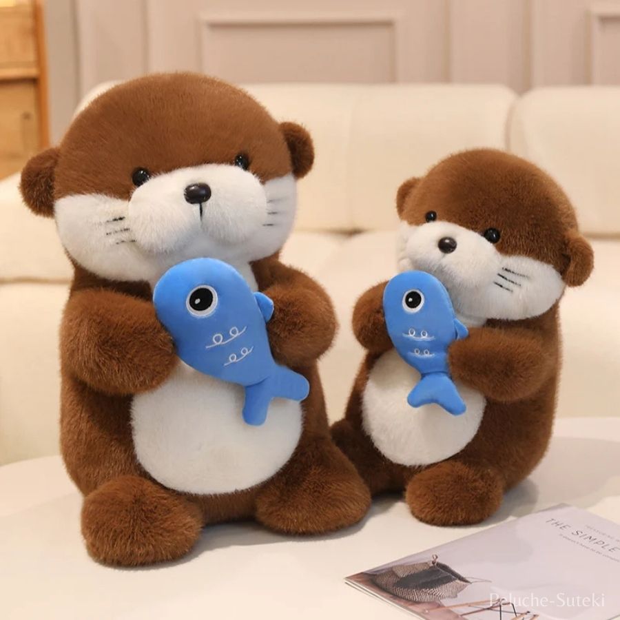 Peluche Loutre Marron avec Poisson Bleu