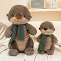 Peluche Loutre Gris-Brun avec Écharpe Vert Sapin
