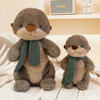 Peluche Loutre Gris-Brun avec Écharpe Vert Sapin