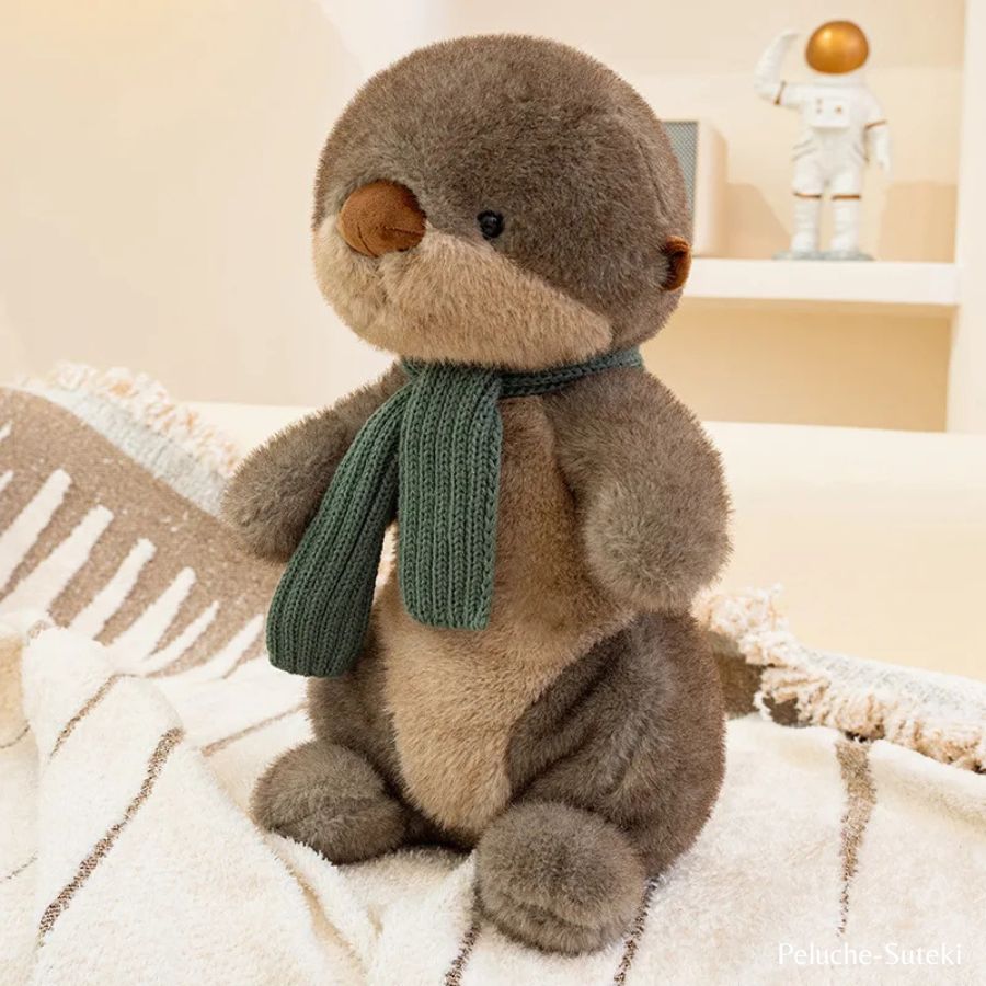 Peluche Loutre Gris-Brun avec Écharpe Vert Sapin
