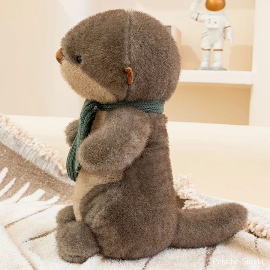Peluche Loutre Gris-Brun avec Écharpe Vert Sapin