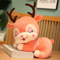 Peluche Faon Rose Pêche Dormant à Cils Brodés