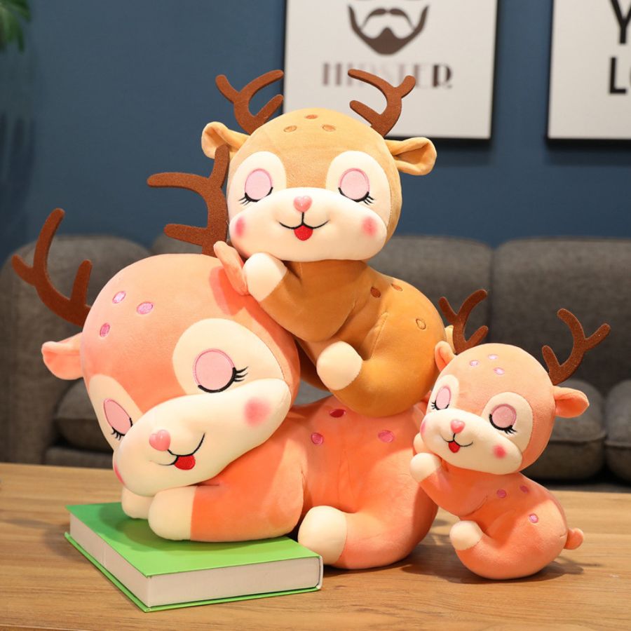 Peluche Faon Rose Pêche Dormant à Cils Brodés