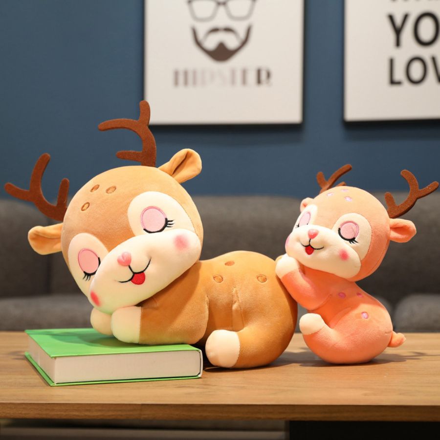 Peluche Faon Rose Pêche Dormant à Cils Brodés