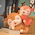Peluche Faon Rose Pêche Dormant à Cils Brodés