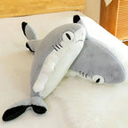Peluche de Requin Grise et Blanche aux Grands Yeux