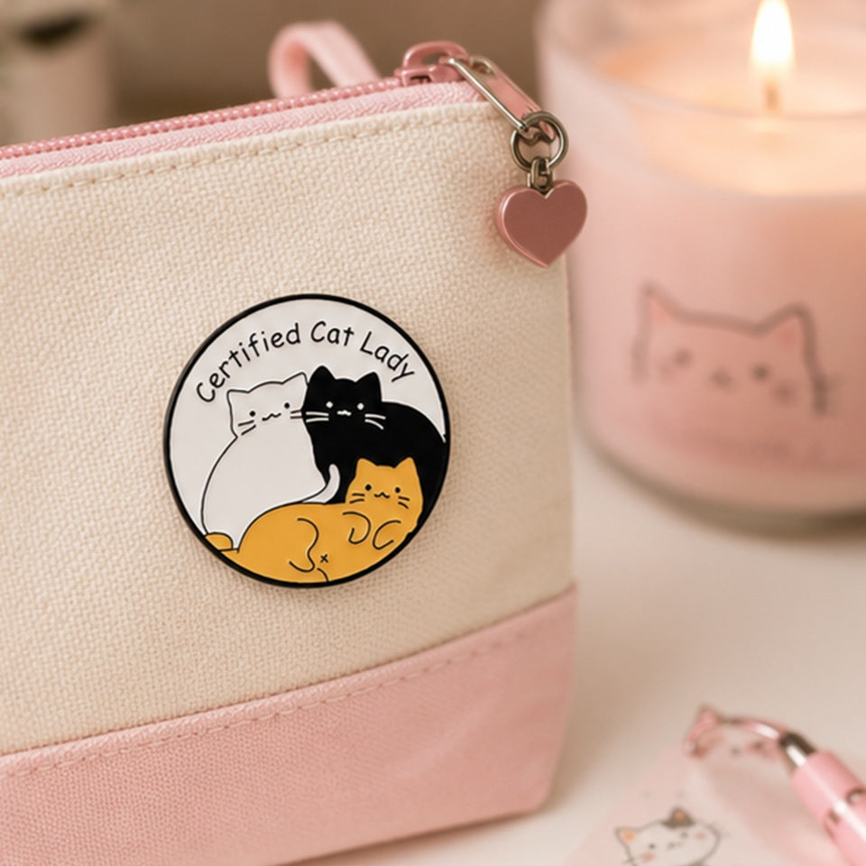 Pin's en Émail Rond 'Certified Cat Lady' aux Chats Mignons
