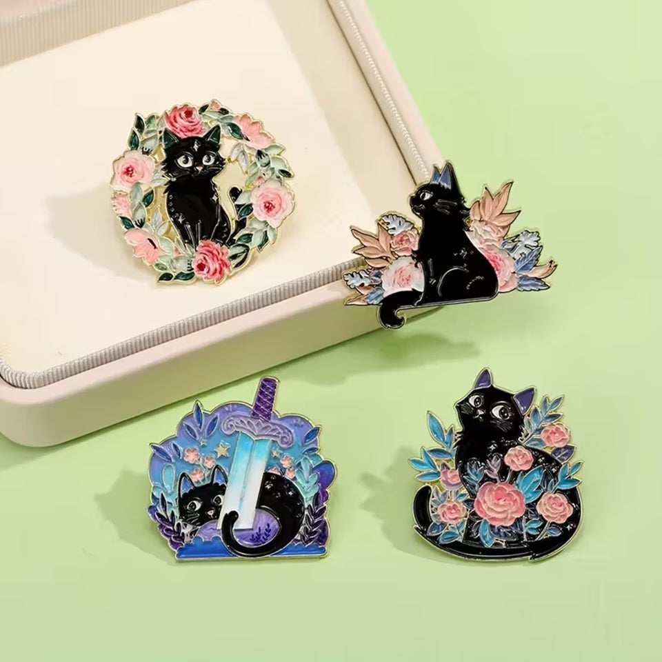 Pin's Chat Noir aux Fleurs