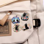 Pin's Chat Noir aux Fleurs