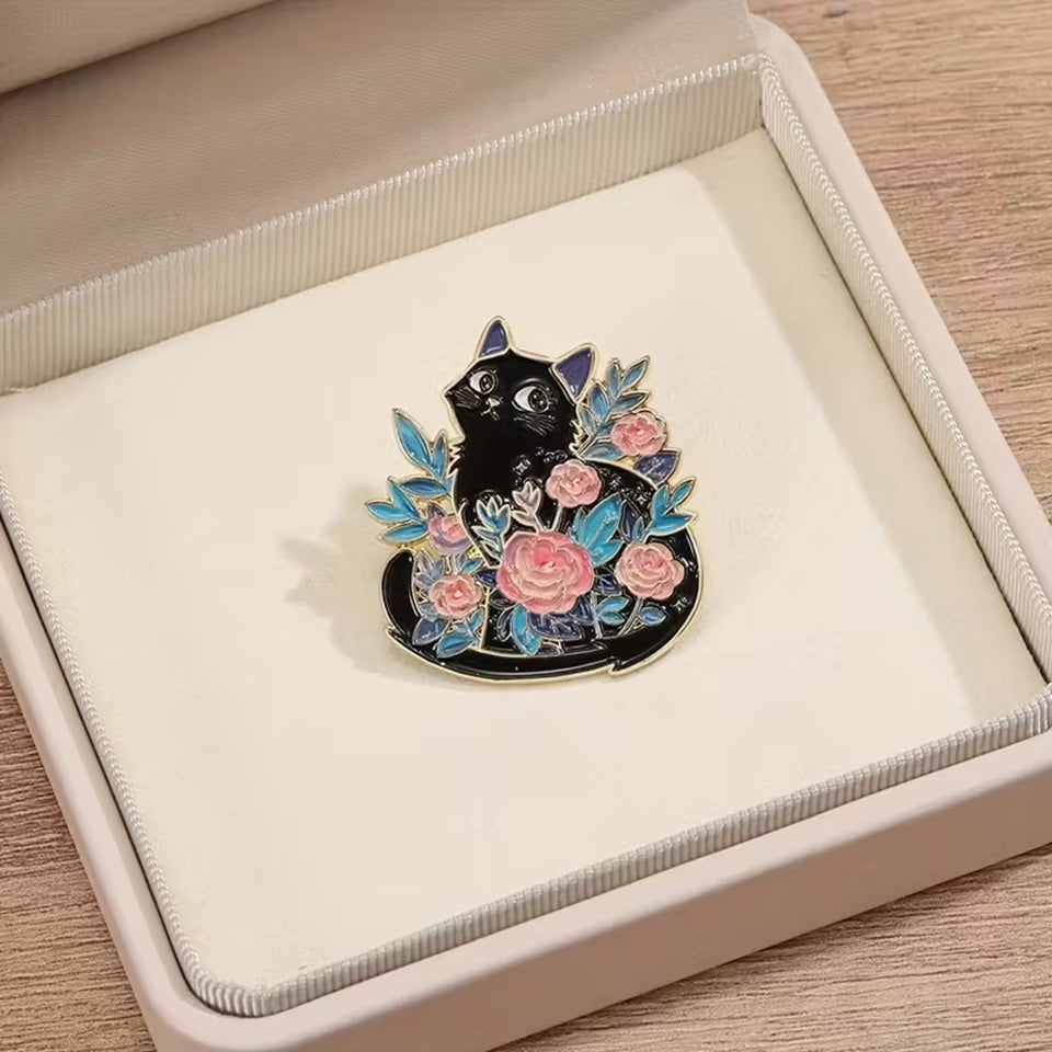 Pin's Chat Noir aux Fleurs