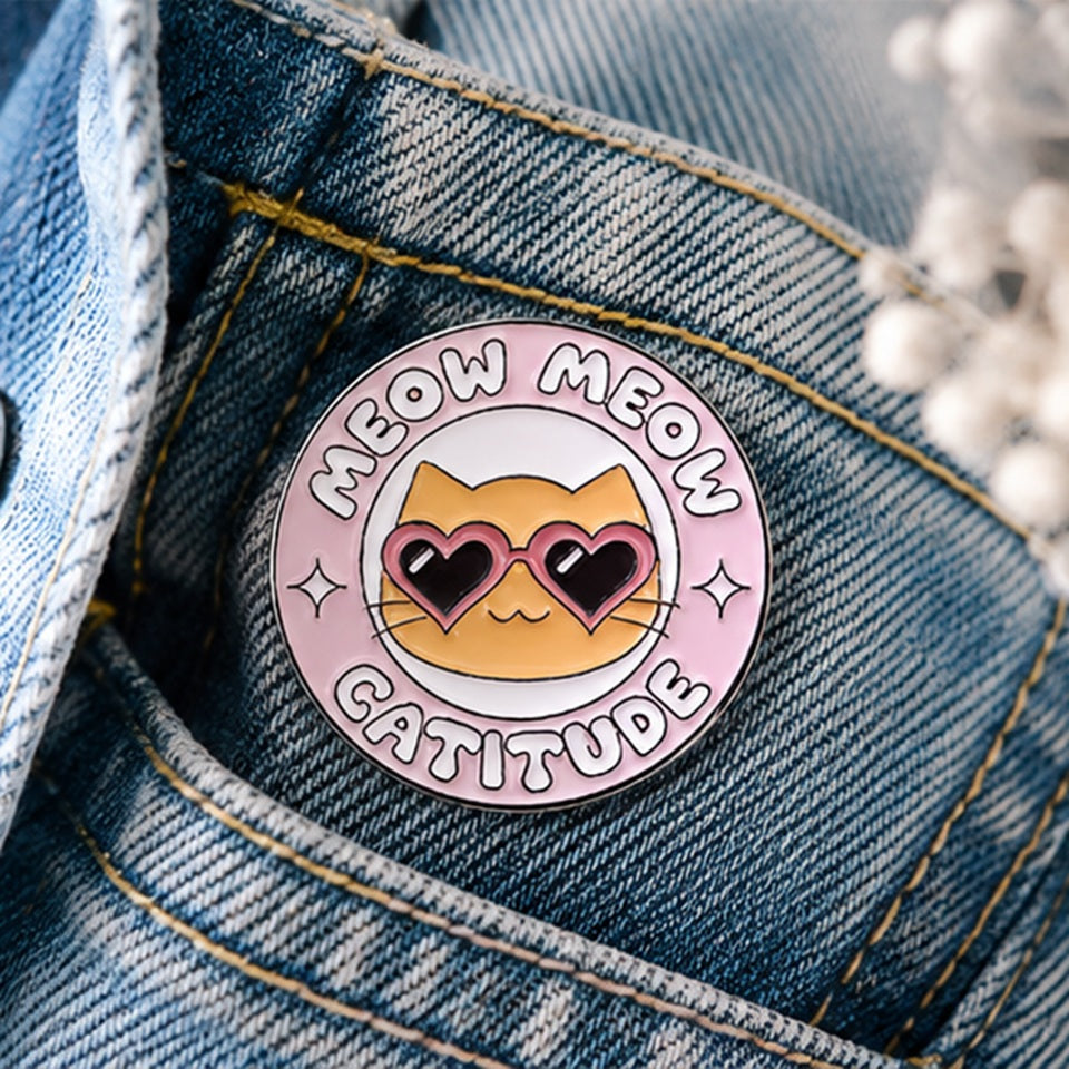 Pin's en Émail Chat "Catitude" avec Lunettes Cœur