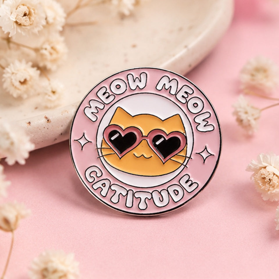 Pin's en Émail Chat "Catitude" avec Lunettes Cœur