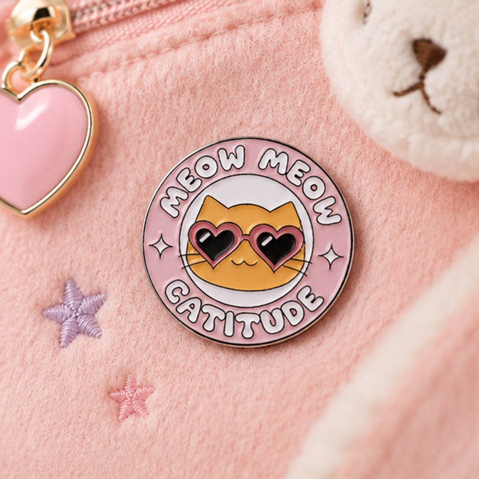 Pin's en Émail Chat "Catitude" avec Lunettes Cœur