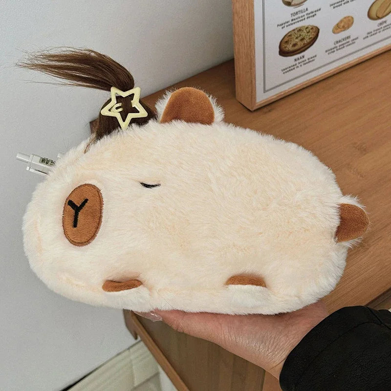 Trousse en Peluche Capybara Beige à Queue de Cheval