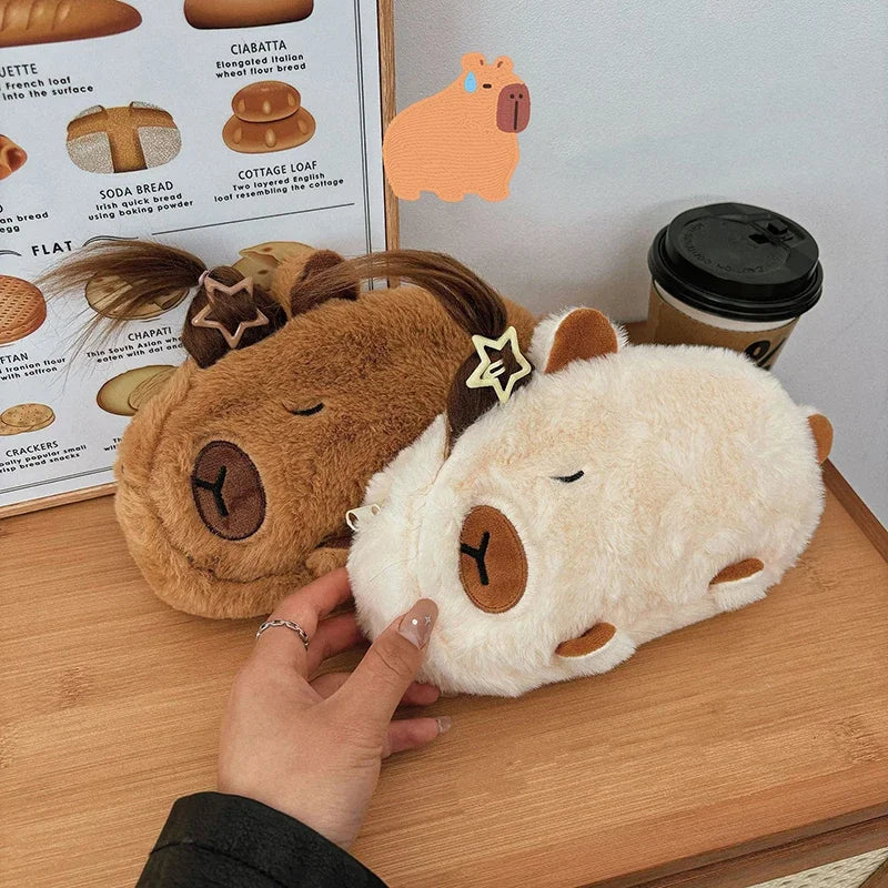 Trousse en Peluche Capybara Beige à Queue de Cheval