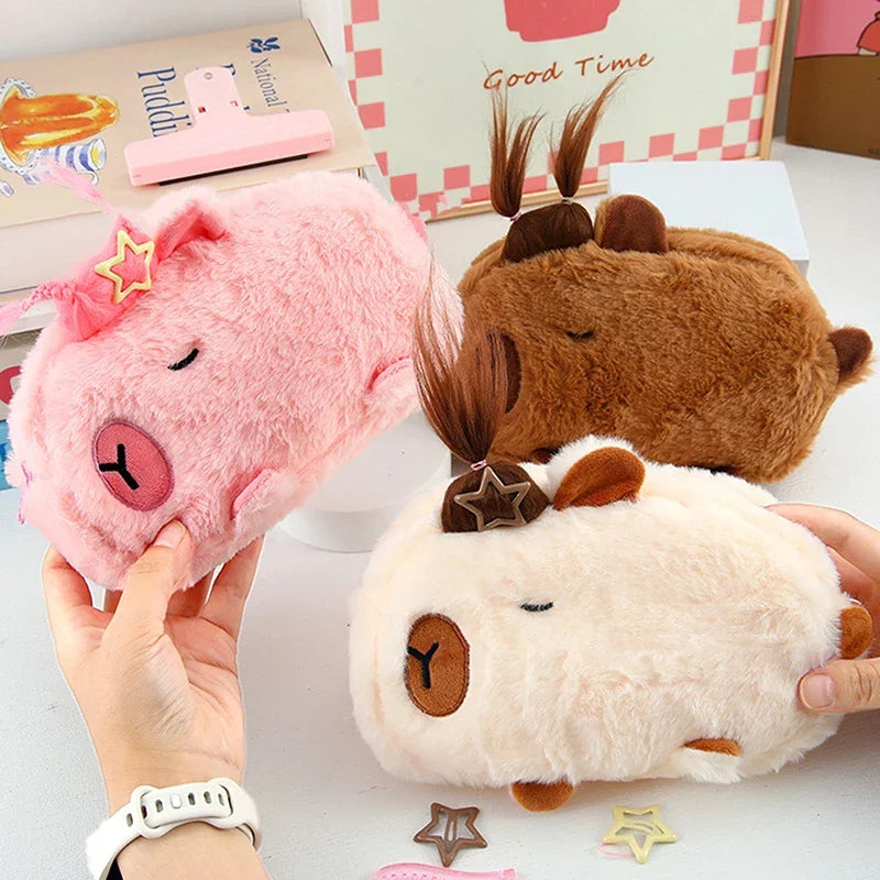 Trousse en Peluche Capybara Beige à Queue de Cheval