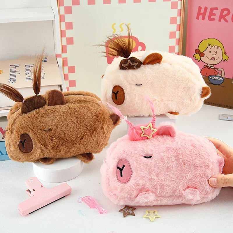Trousse en Peluche Capybara Beige à Queue de Cheval