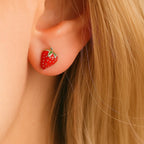 Boucles d'Oreilles Clous Fraise en Émail Rouge Doré