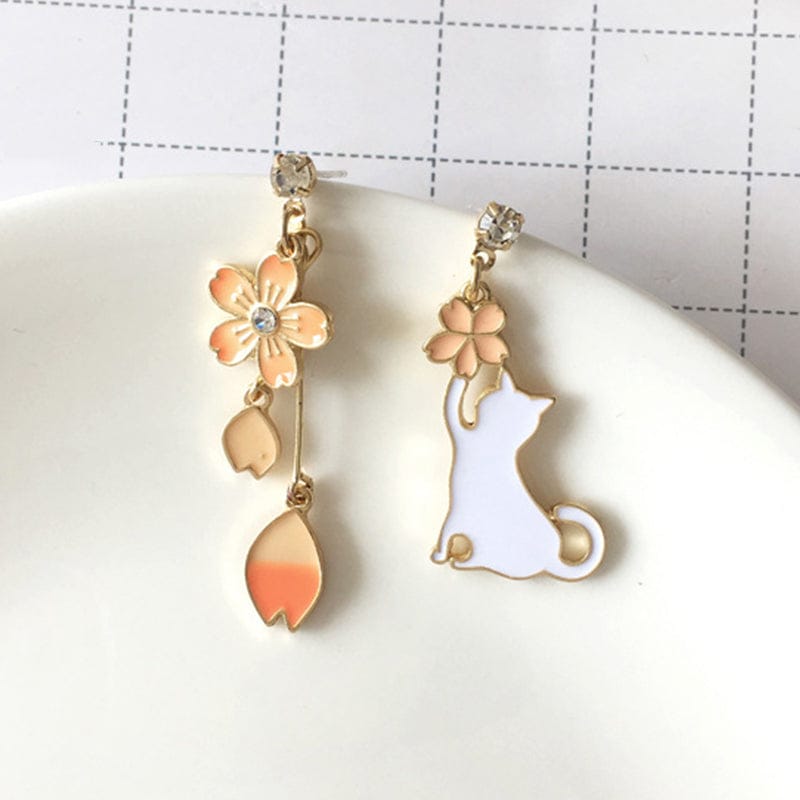 Boucles d'Oreilles Asymétriques Chat et Fleurs Pêche