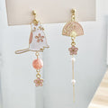 Boucles d'Oreilles Asymétriques Chat Éventail Rose Pâle