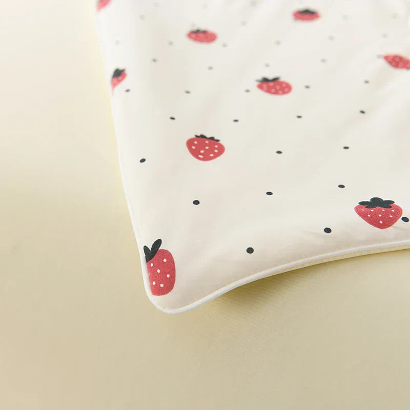 Couette d'Été Crème Réversible Motif Fraises