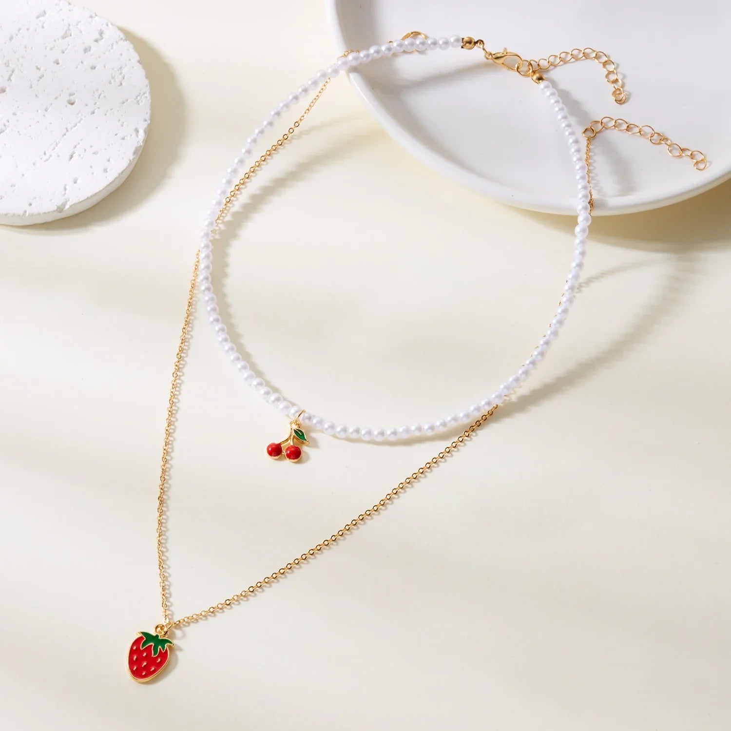 Collier ras-du-cou perlé motif fraise boho Y2K pendentif perle - Câlin Kawaii