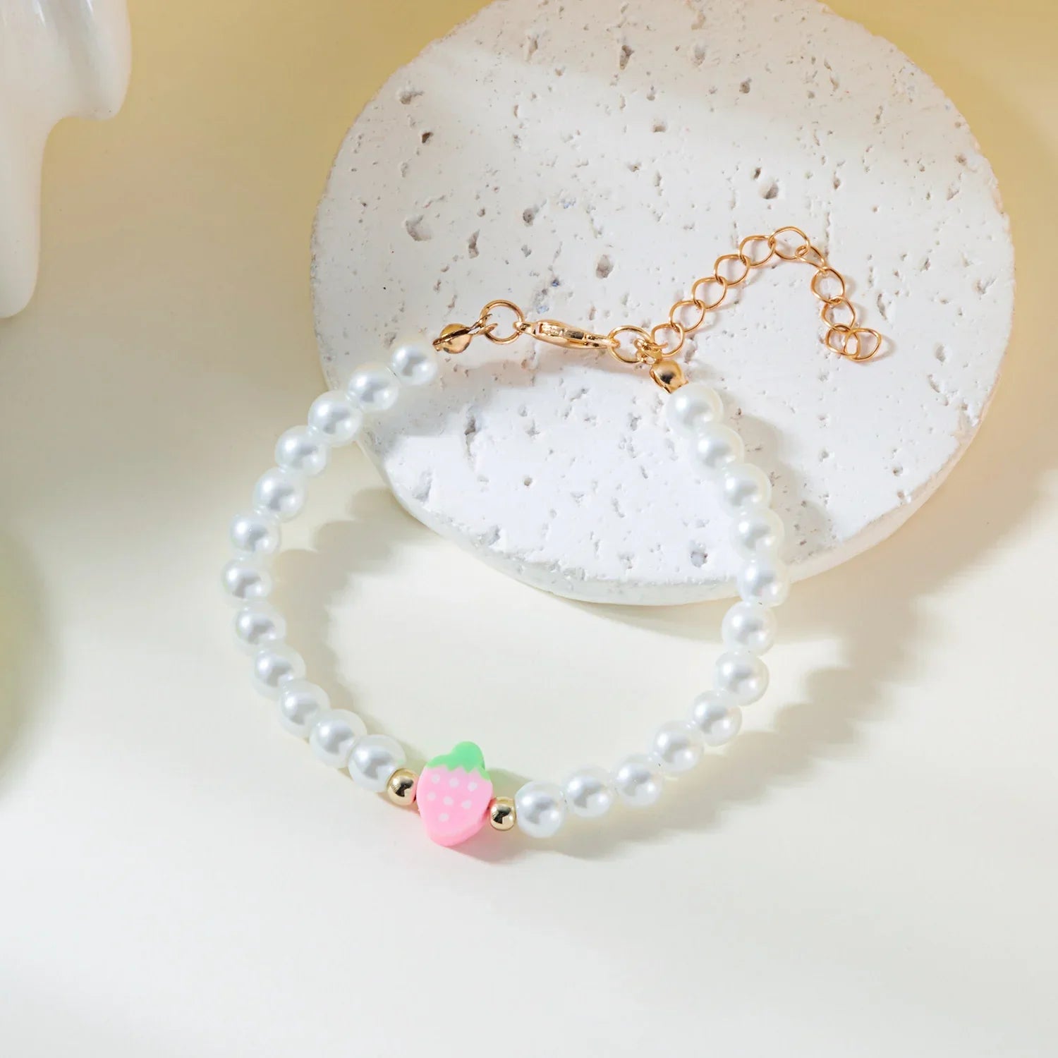 Collier Multirangs Perles et Fraises Rouge et Blanc