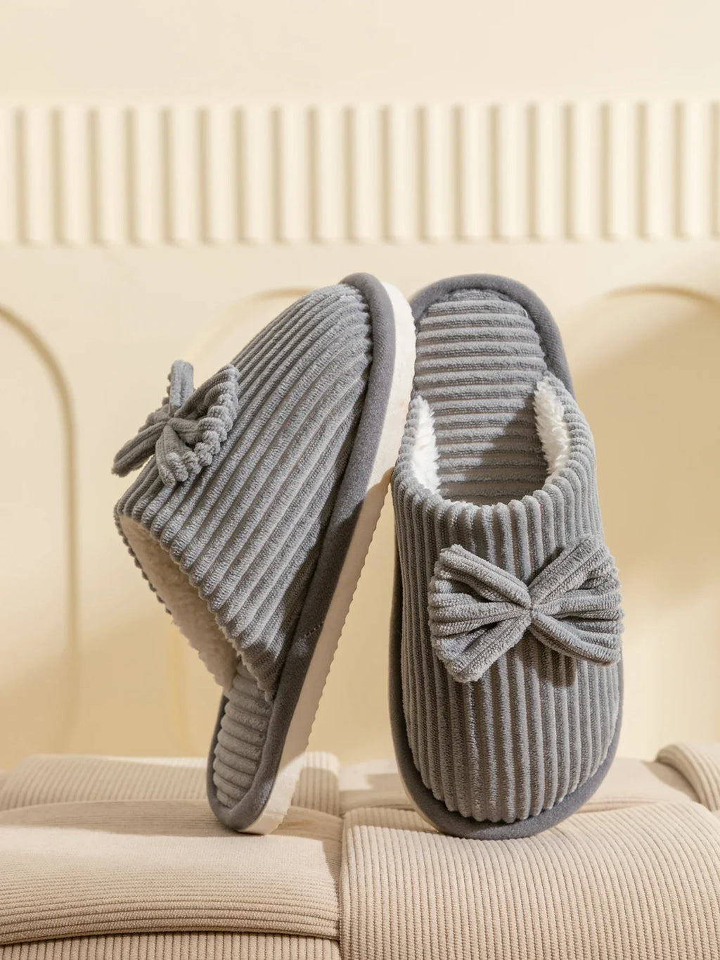 Chaussons en Peluche Côtelée Beige à Nœud