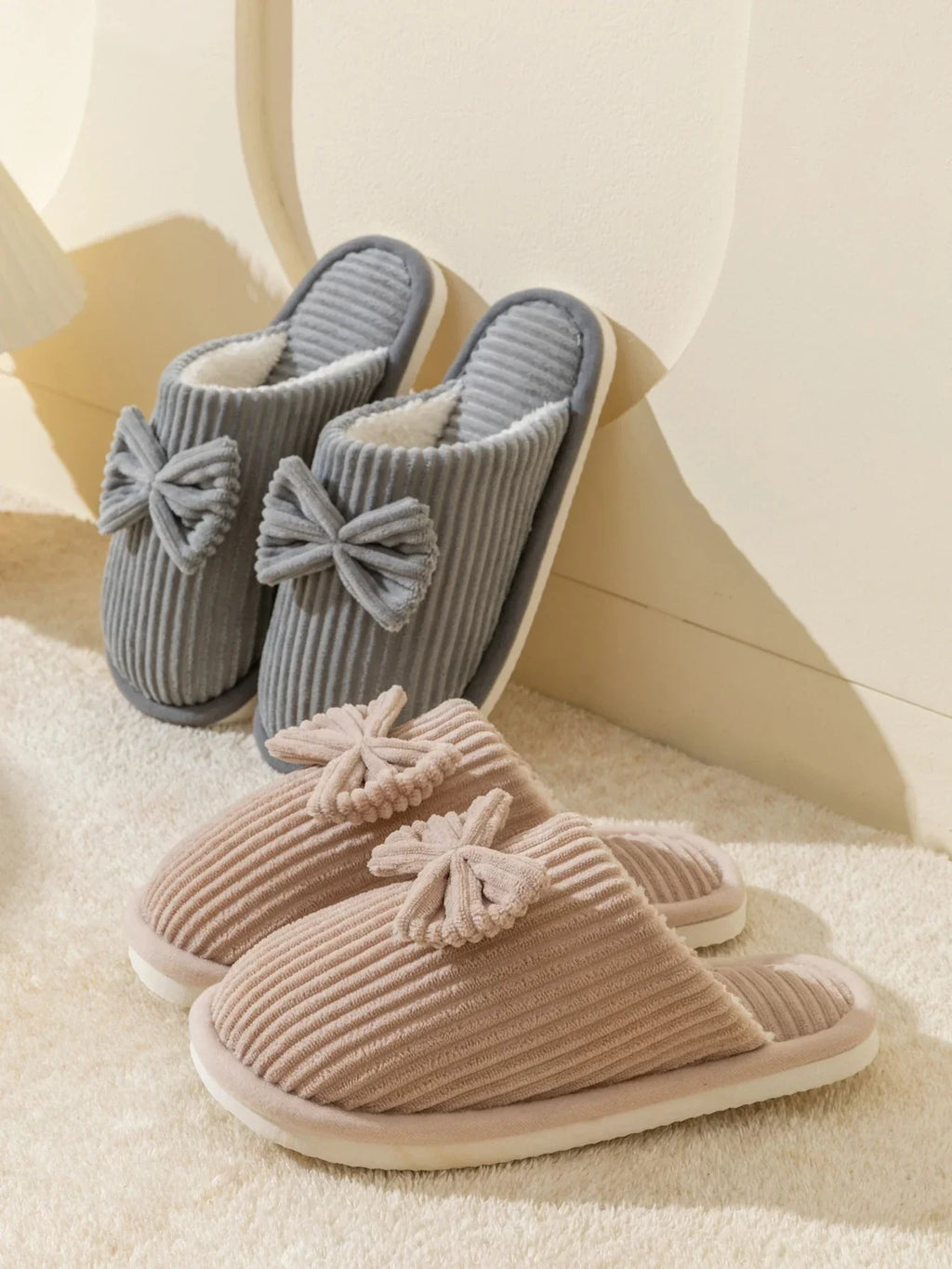 Chaussons en Peluche Côtelée Beige à Nœud