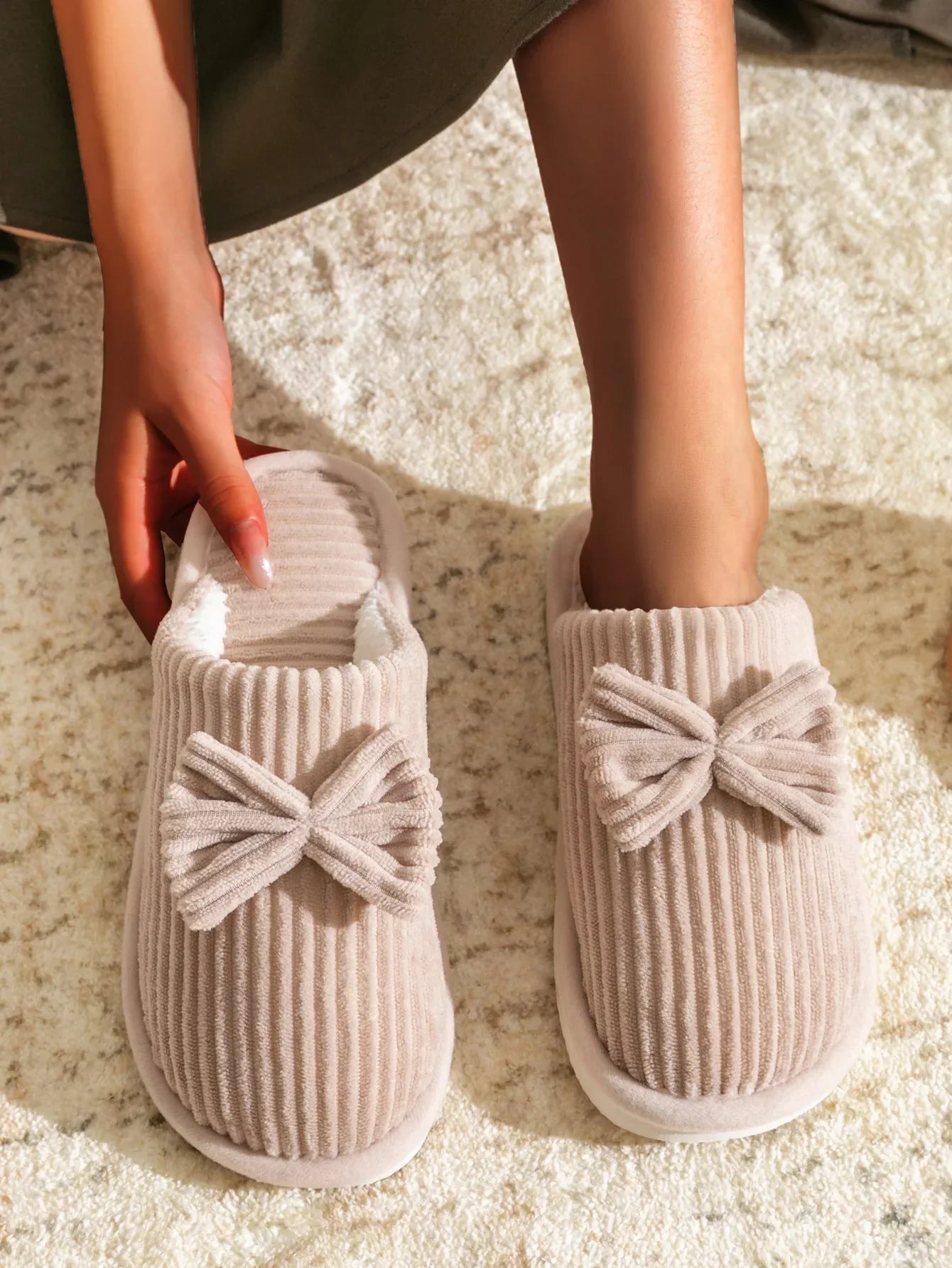 Chaussons en Peluche Côtelée Beige à Nœud