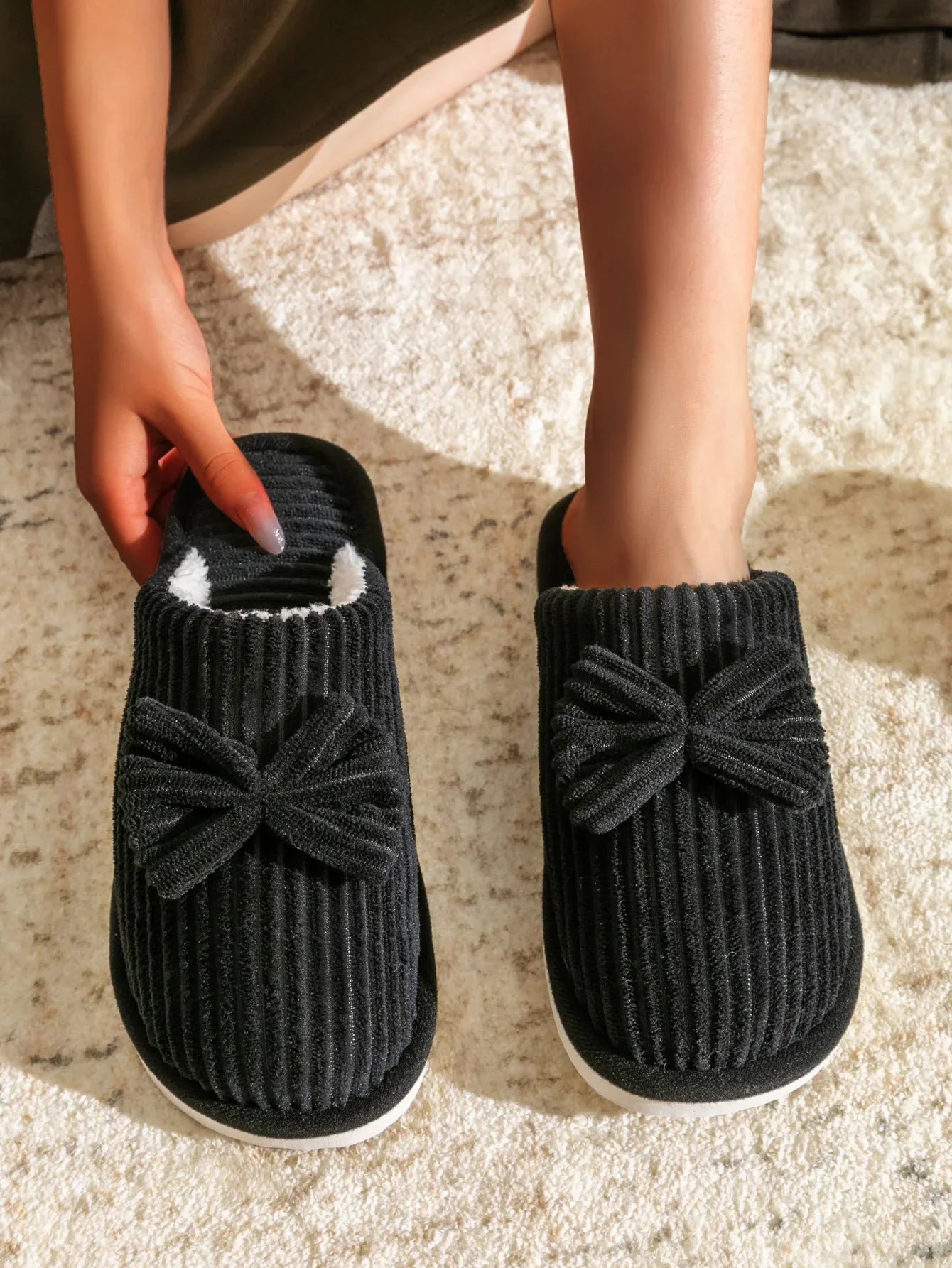 Chaussons en Peluche Côtelée Beige à Nœud