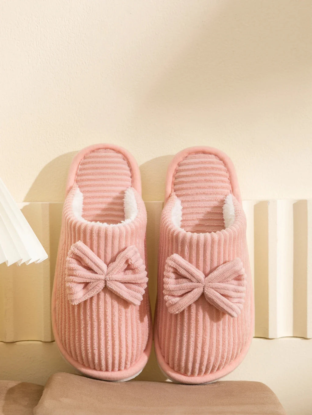 Chaussons en Peluche Côtelée Beige à Nœud